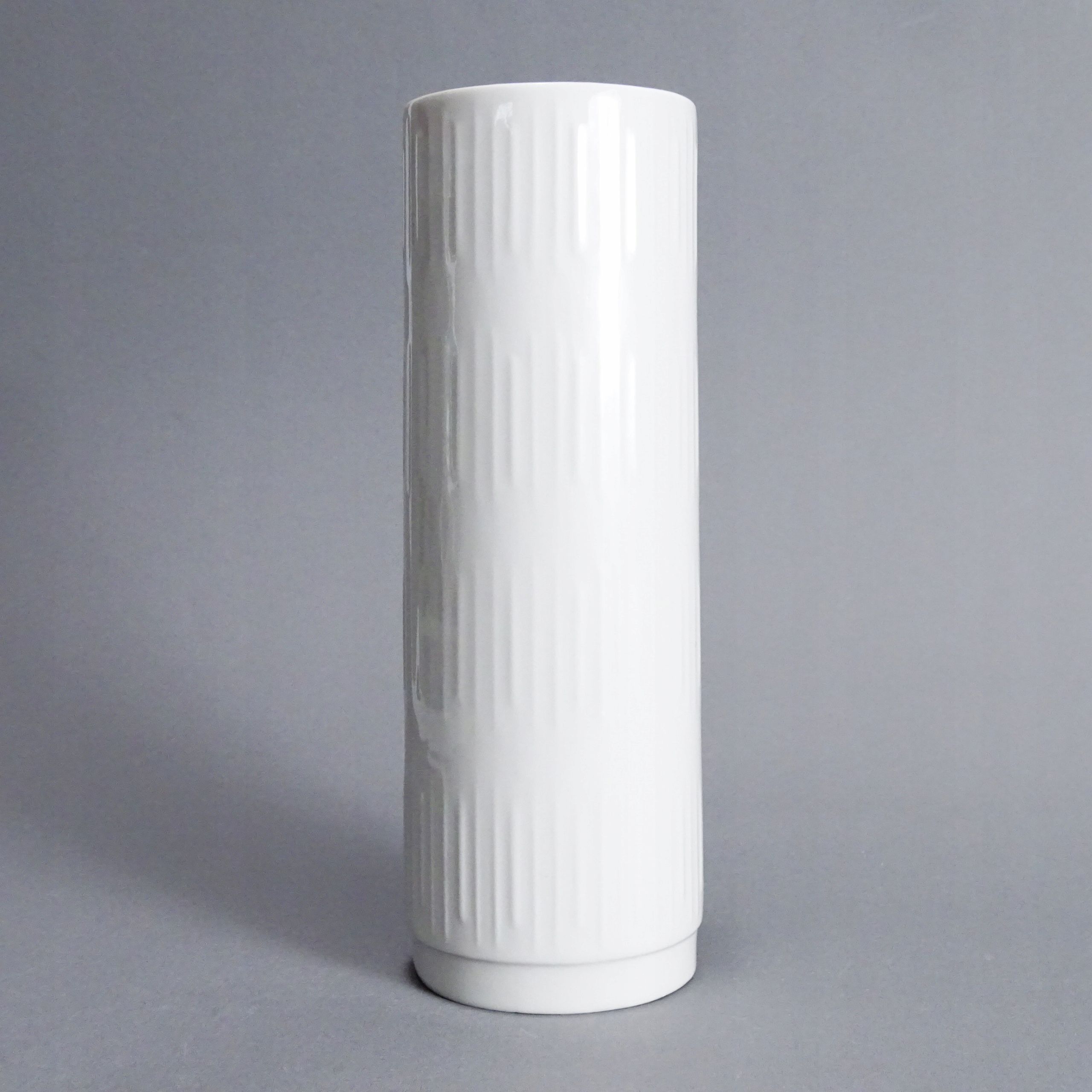 lata 60 piękny modernistyczny biały wazon porcelanowy