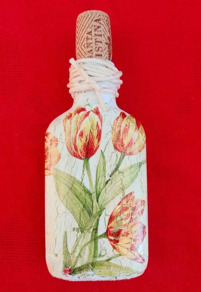 Mała ozdobna butelka decoupage