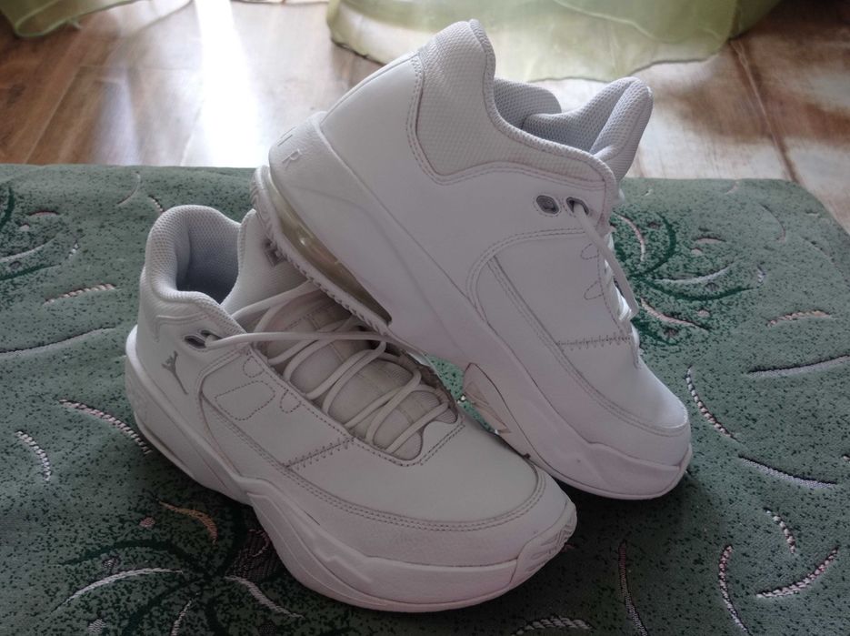 Кроссовки кожаные Nike Air Jordan оригинал размер-36,5 стелька-23,5 см