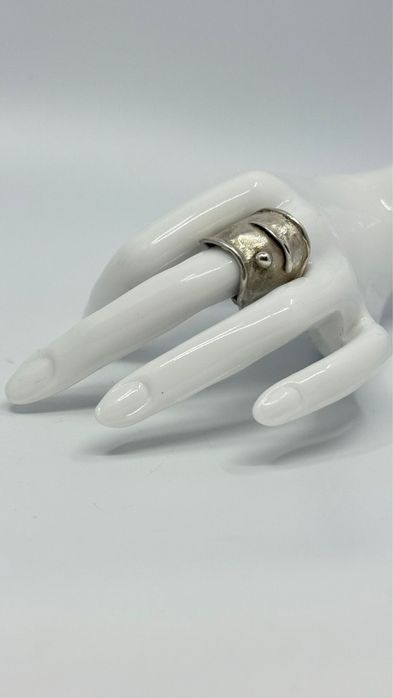 Srebrny piercionek p.925