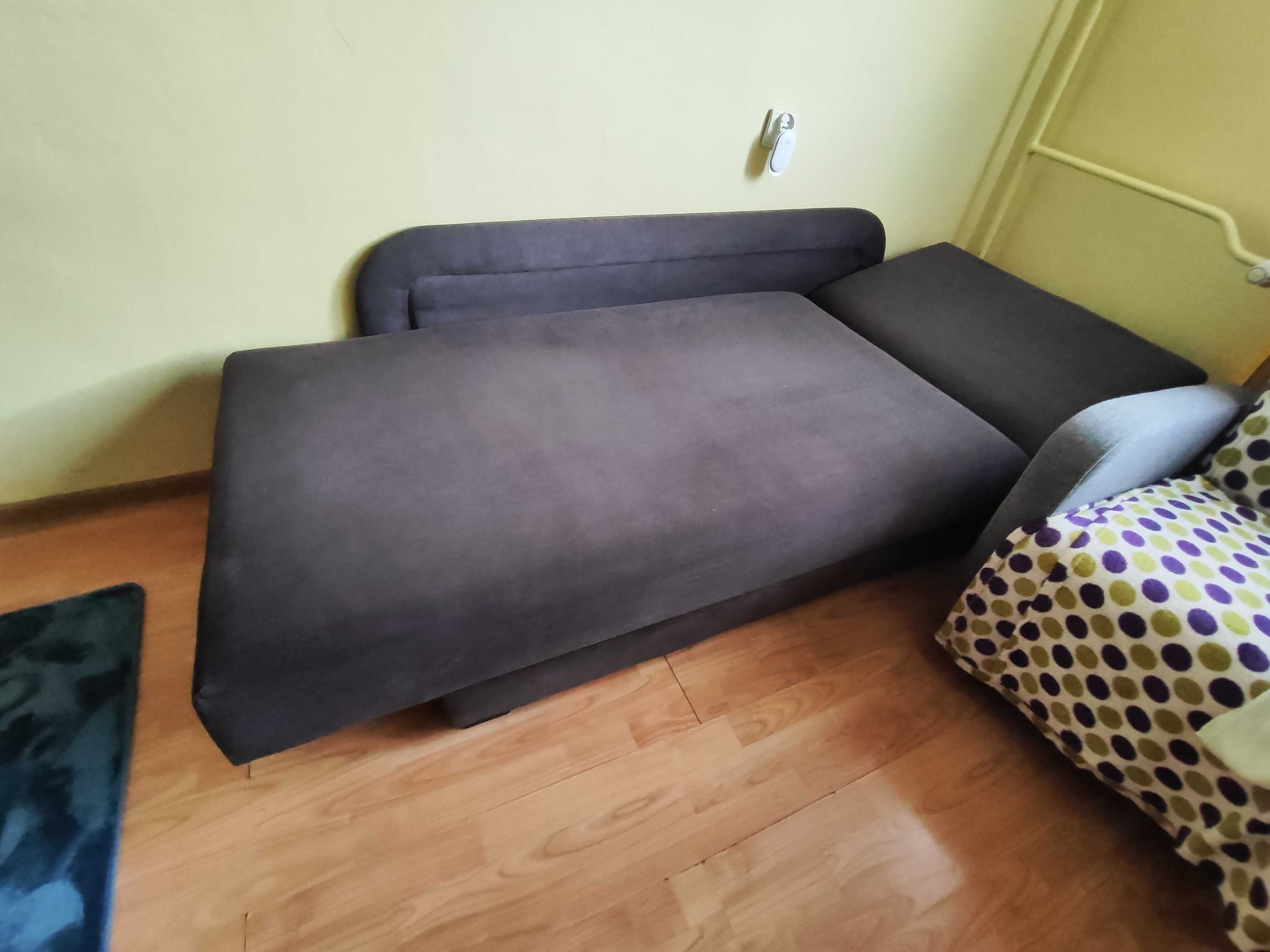 Tapczan jednoosobowy w doskonałym stanie