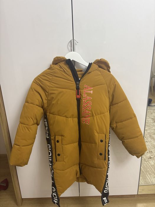 Дитячий пуховик.