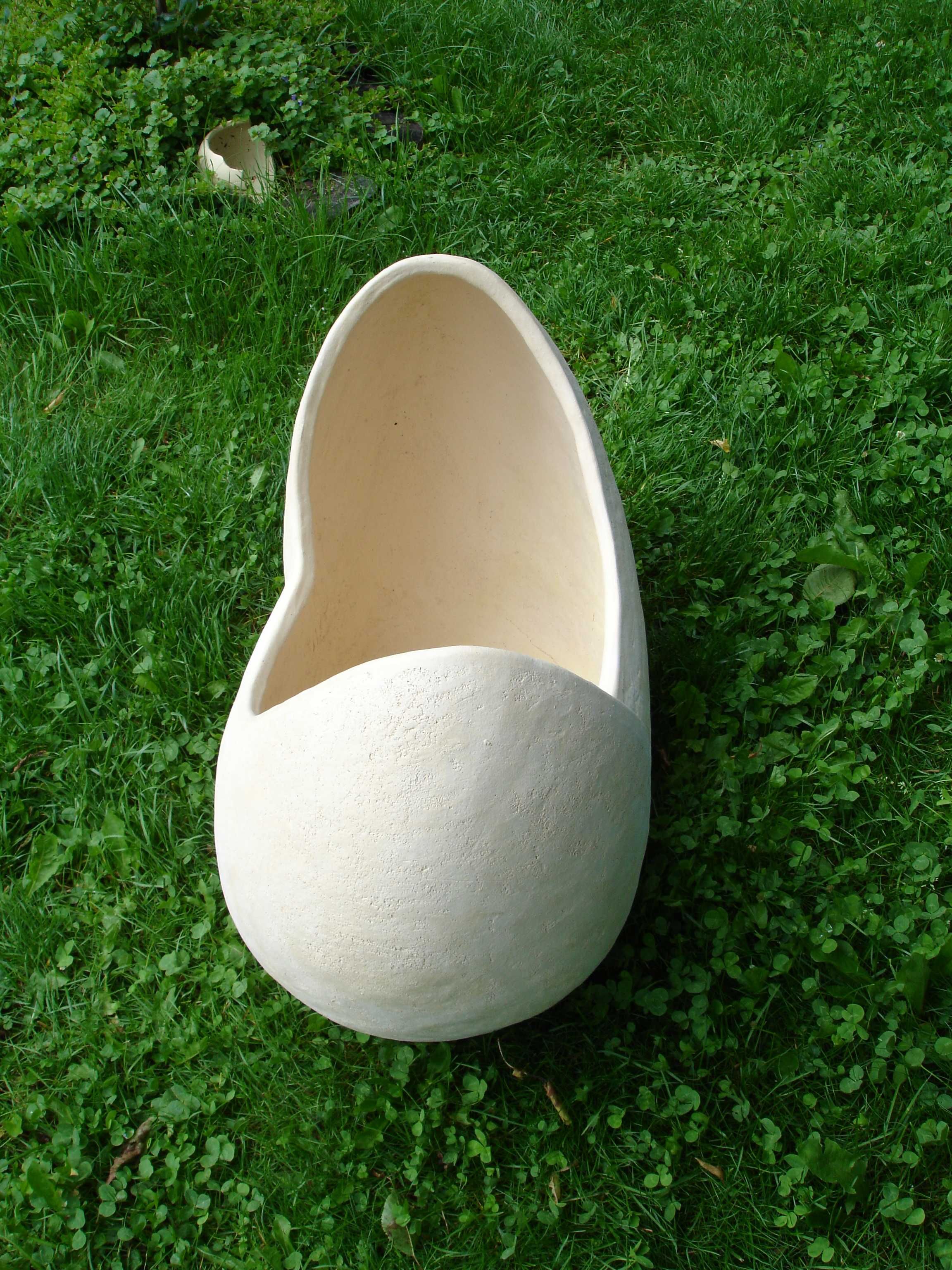 Donica ceramiczna dł. 80 cm. Wys. 60 cm. Szer. 40 cm.