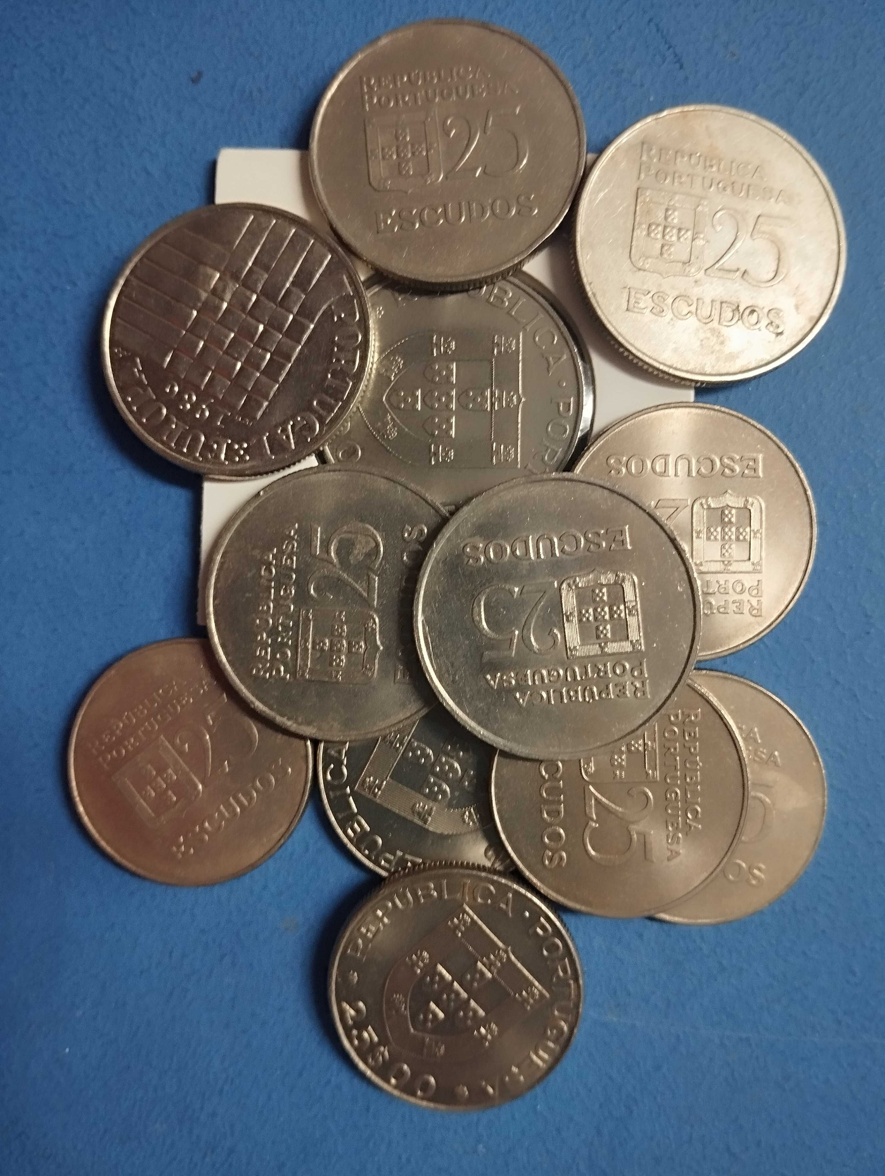 12 Moedas 25 escudos Cupro-Níquel