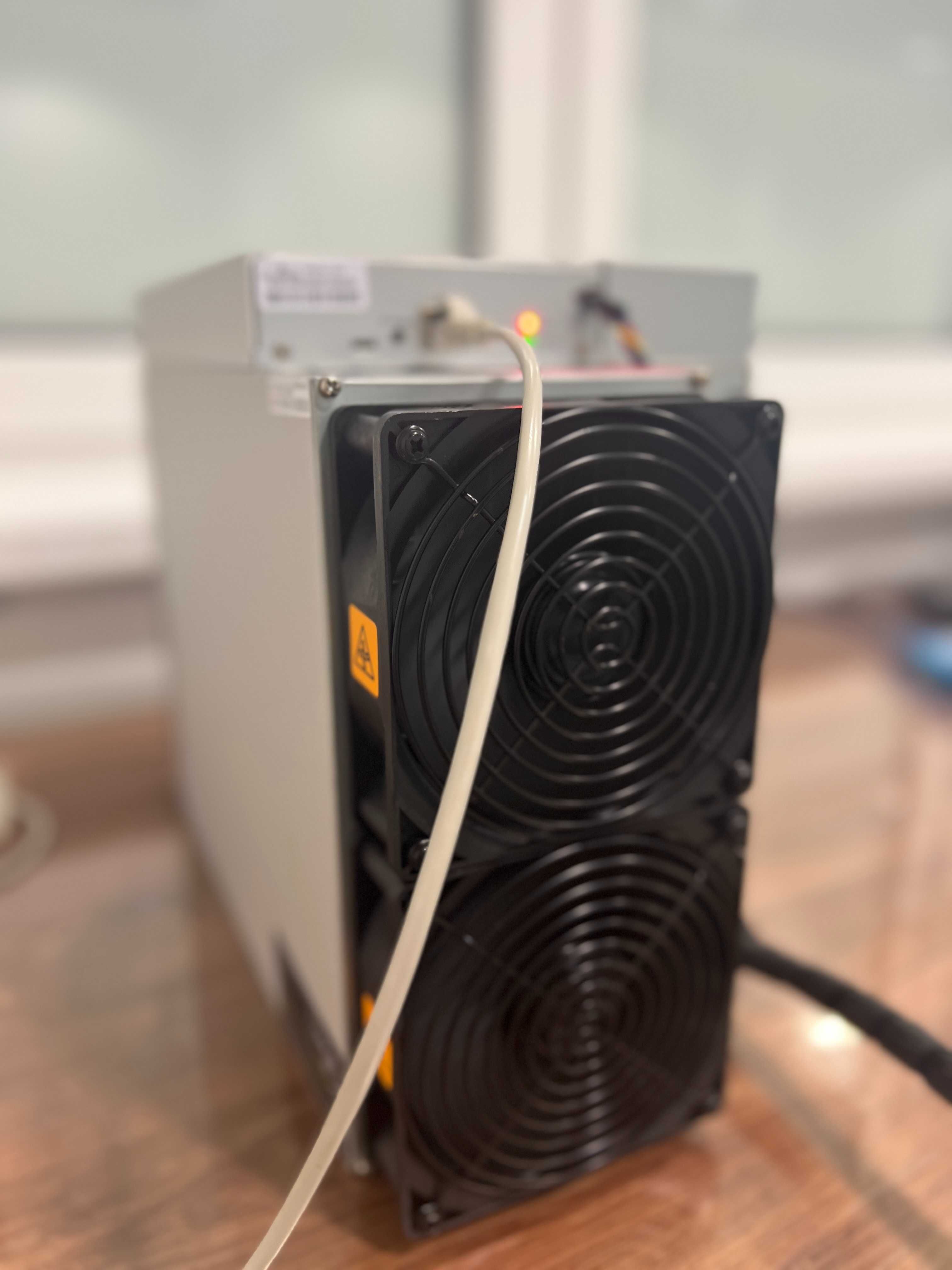 Б/в Майнери Asic Bitmain Antminer S19j Pro+ 117 Th 3400Вт Наявність