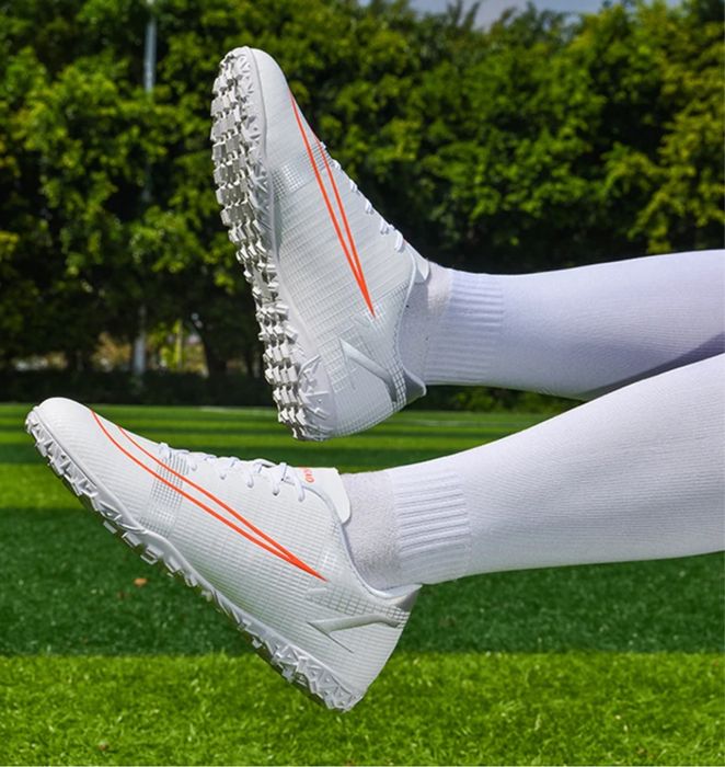 Buty piłkarskie obuwie sportowe turfy orlik futbolówki