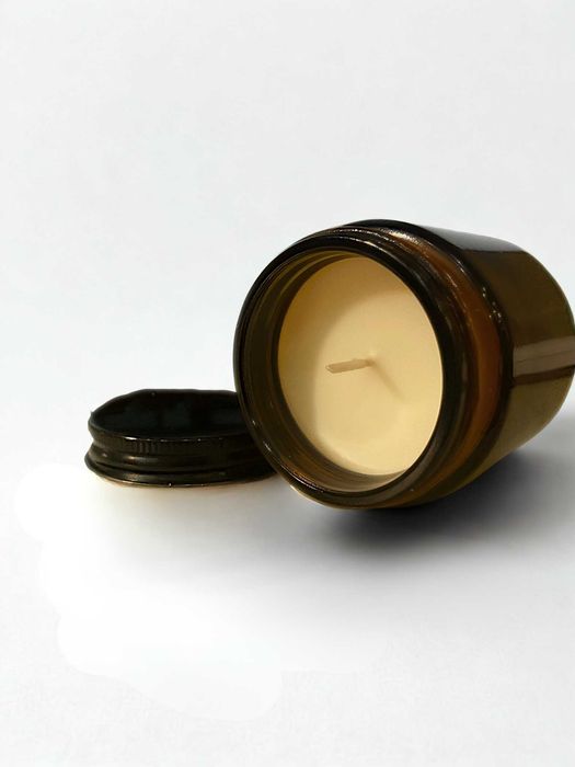 Świeczka o zapachu drzewa aksamitnego