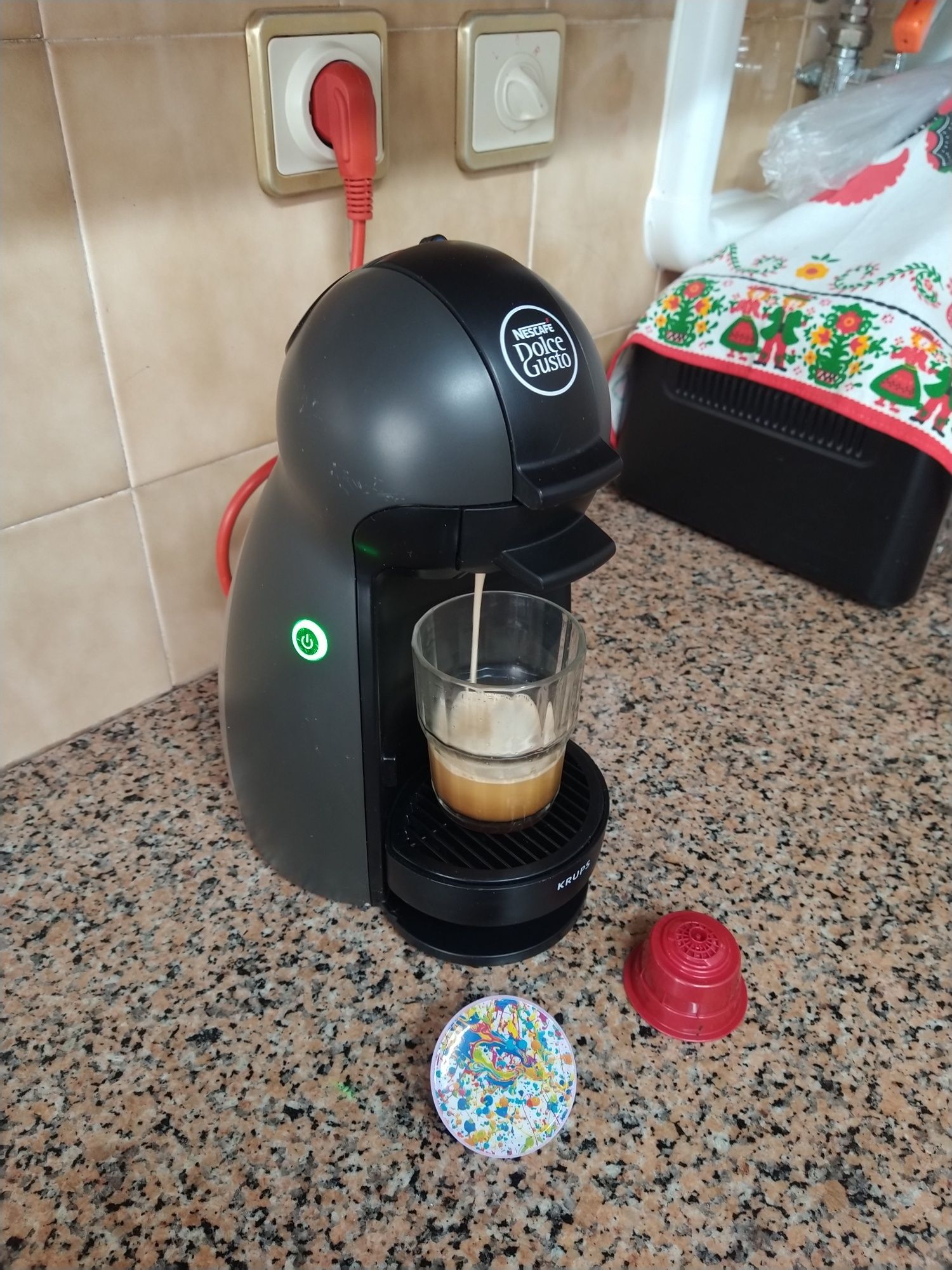 Máquina de café Dolce Gusto Krups casa quarto apartamento vivenda.