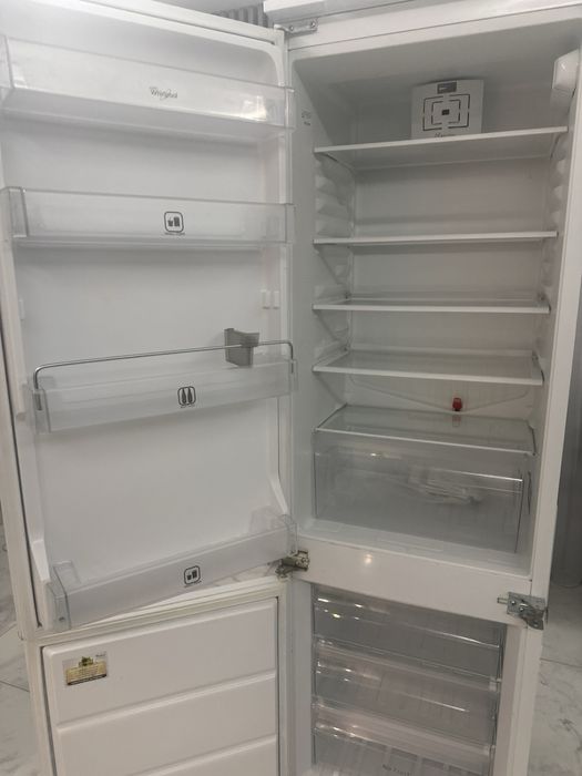 Продам вбудований холодильник