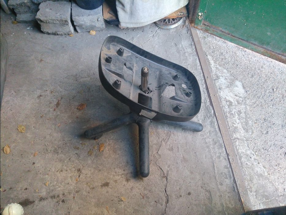 Офисное кресло запчасти (газлифт, кожух, ролики)