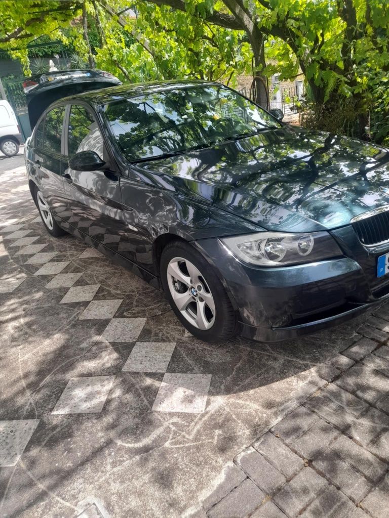 BMW 318d 2008- impecável