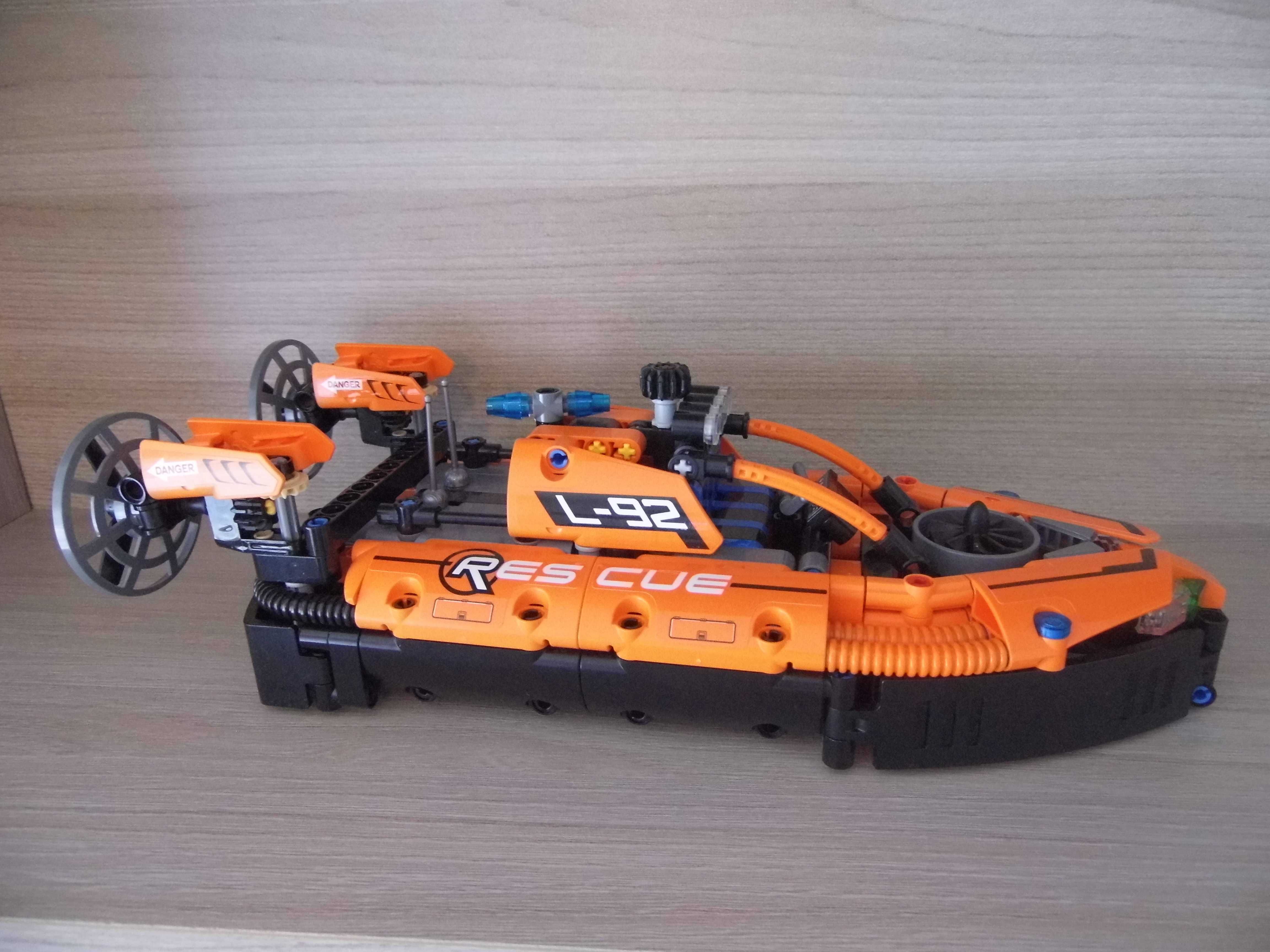 LEGO Technic Poduszkowiec ratowniczy 42120