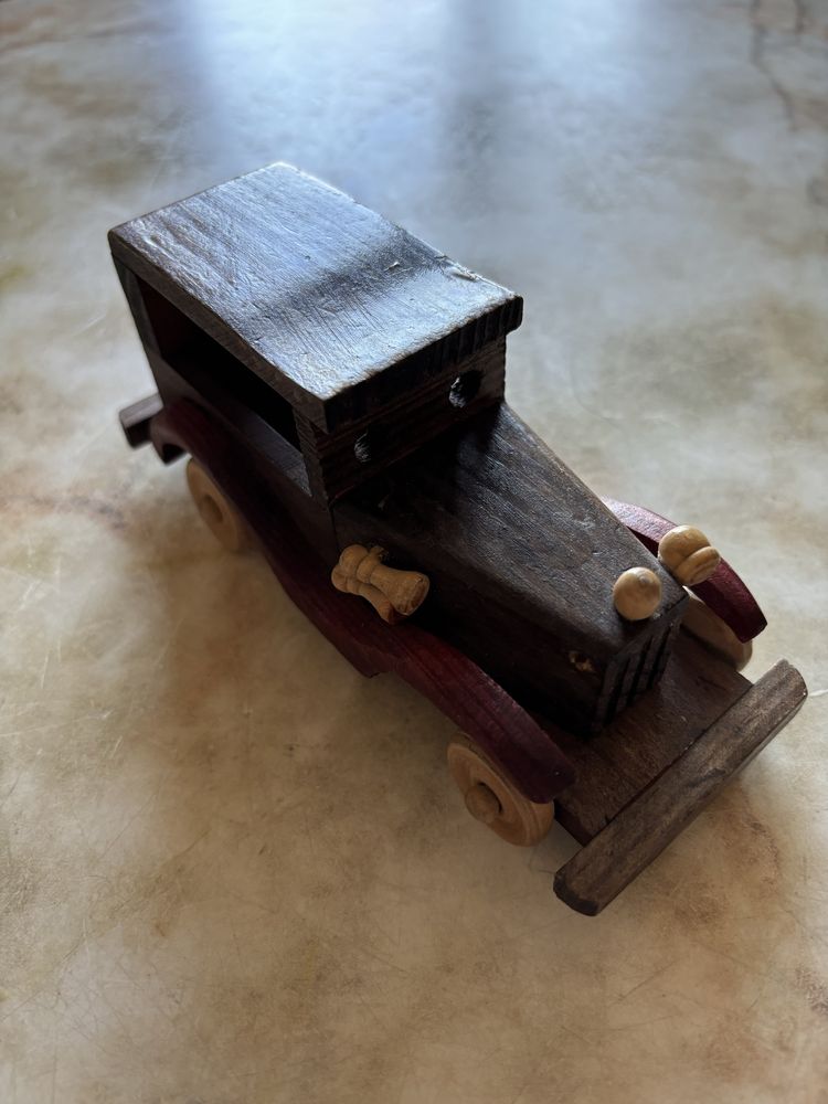 Деревянная коллекционная сувенирная машина машинка