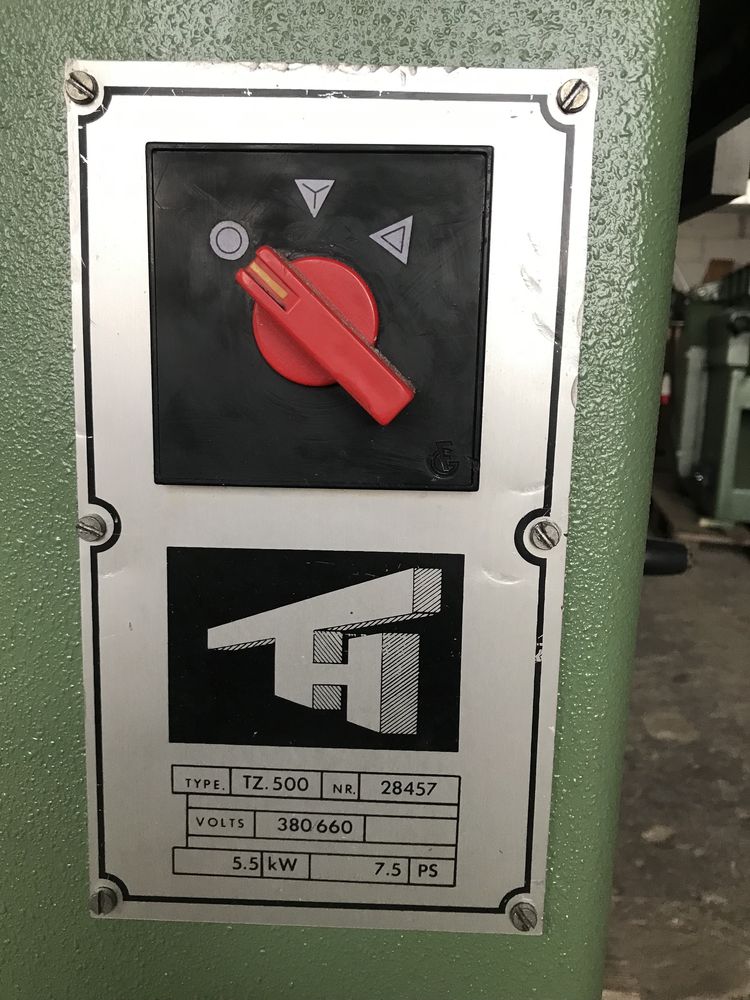 Станок пиляльний TH