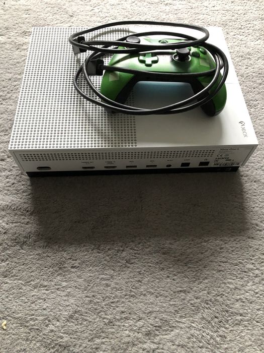 Konsola xbox one S+pad+kabel hdmi+ gra minecraft