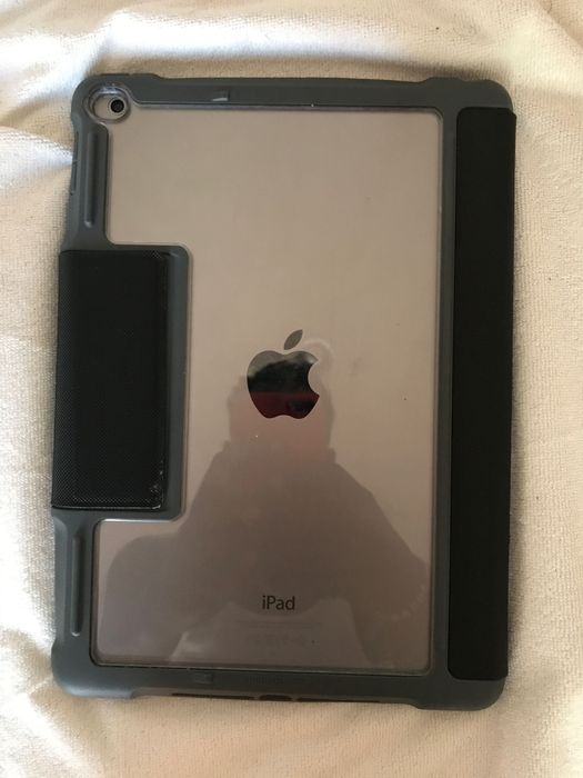 iPad com capa em boas condições