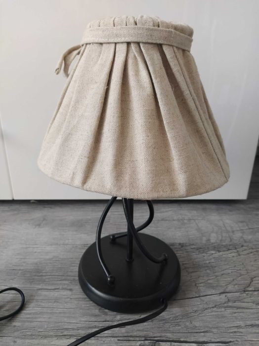 Lampka nocna styl prowansalski czarna metalowa ozdobna podstawa