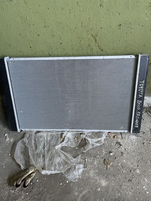 Продам радиатор охлаждения 1,8 TOYOTA PRIUS гибрид