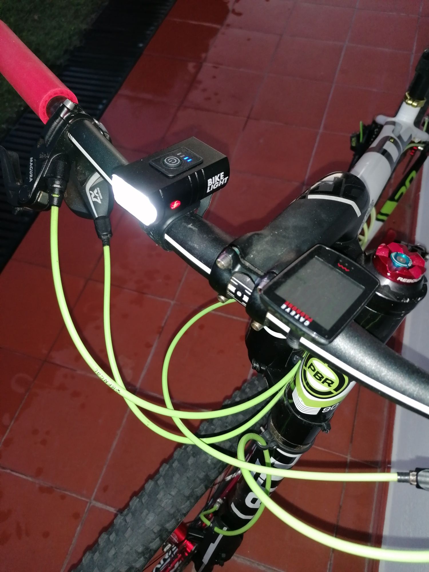 luz farol LED bicicleta Iluminação noturna 800LM  USB Recarregável