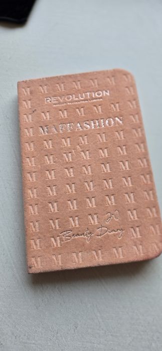 Makeup Revolution x Maffashion Beauty Diary 2.0 Eyeshadow Palette