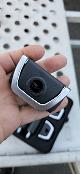 Nowy Oryg.zestaw mocowania bagażu Passat B8