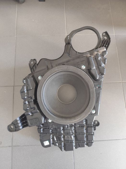 Toyota rav 4 głośnik JBL subwoofer wzmacniacz