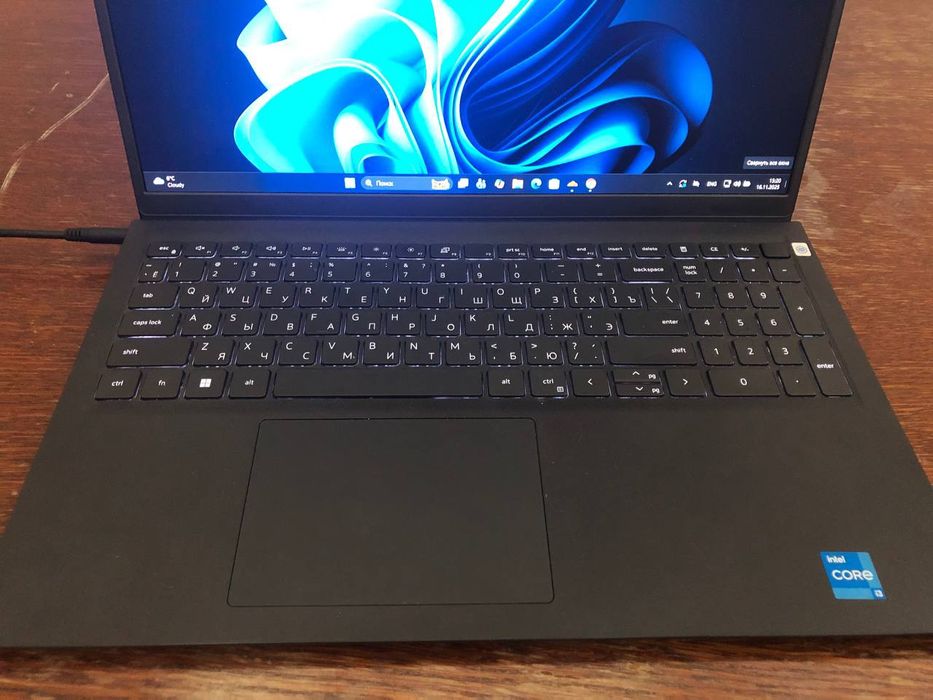 Ноутбук DELL Vostro 3520