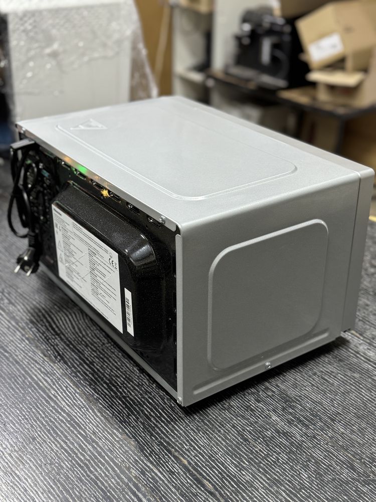 Мікрохвильова піч Hisense H20MOMP1 з Німеччини