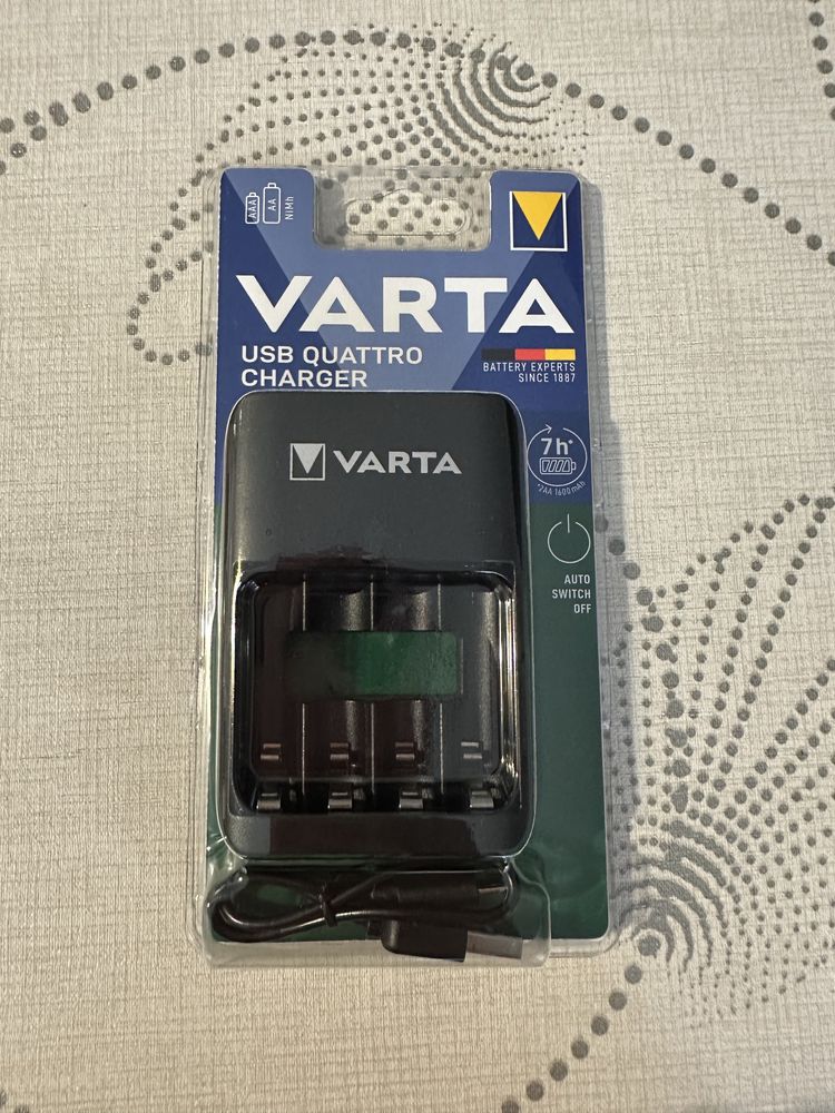 Зарядний пристрій Varta  Quatro 4 АА ААА Варта