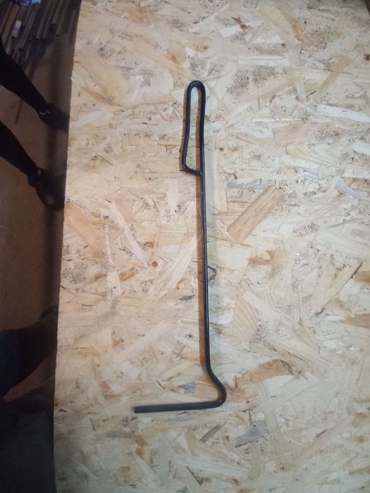 Кочерга и совок.