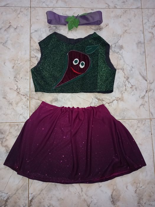 Костюм осіннє свято:огірок, ,кукурудза,,цибуля,бурячок,баклажан,помідо