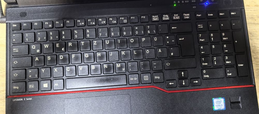 Ноутбук Fujitsu Lifebook E557/i5-7200u/Ram 8gb DDR4/SSD 120gb/Windows