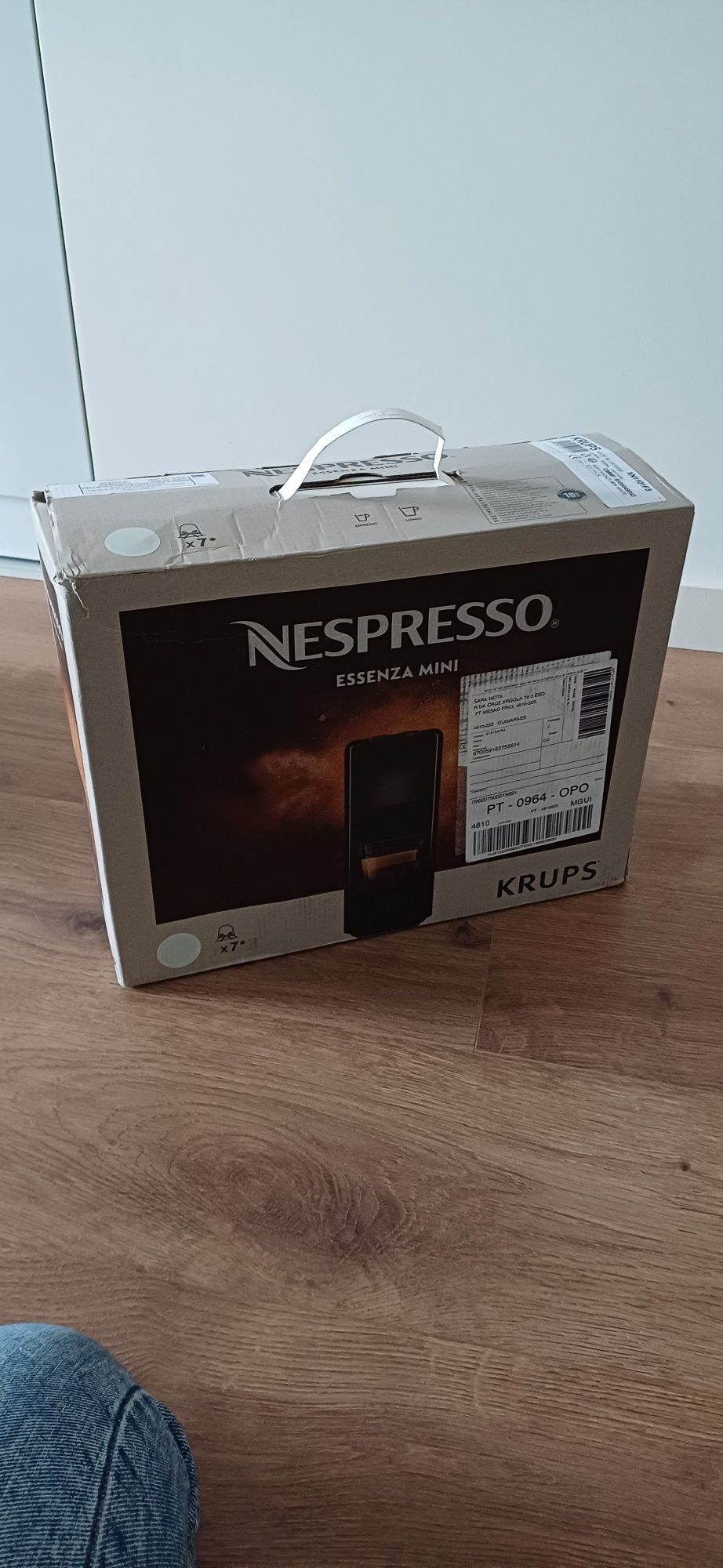 Maquina cafe Nespresso Krups Essenza Mini - cor: Branca