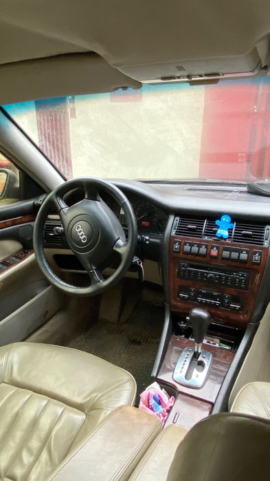 Audi A8 у продажі