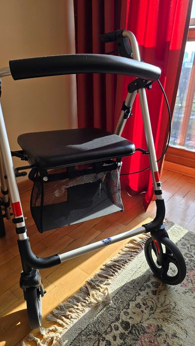 Chodzik czterokołowy aluminiowa z regulowanym siedziskiem Vermeiren