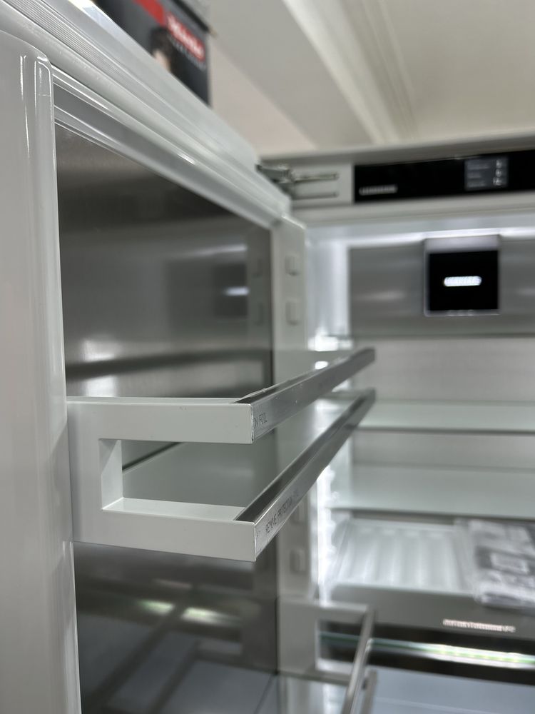 Вбудований двокамерний холодильник LIEBHERR Icbn-5183 BioFresh NoFrost
