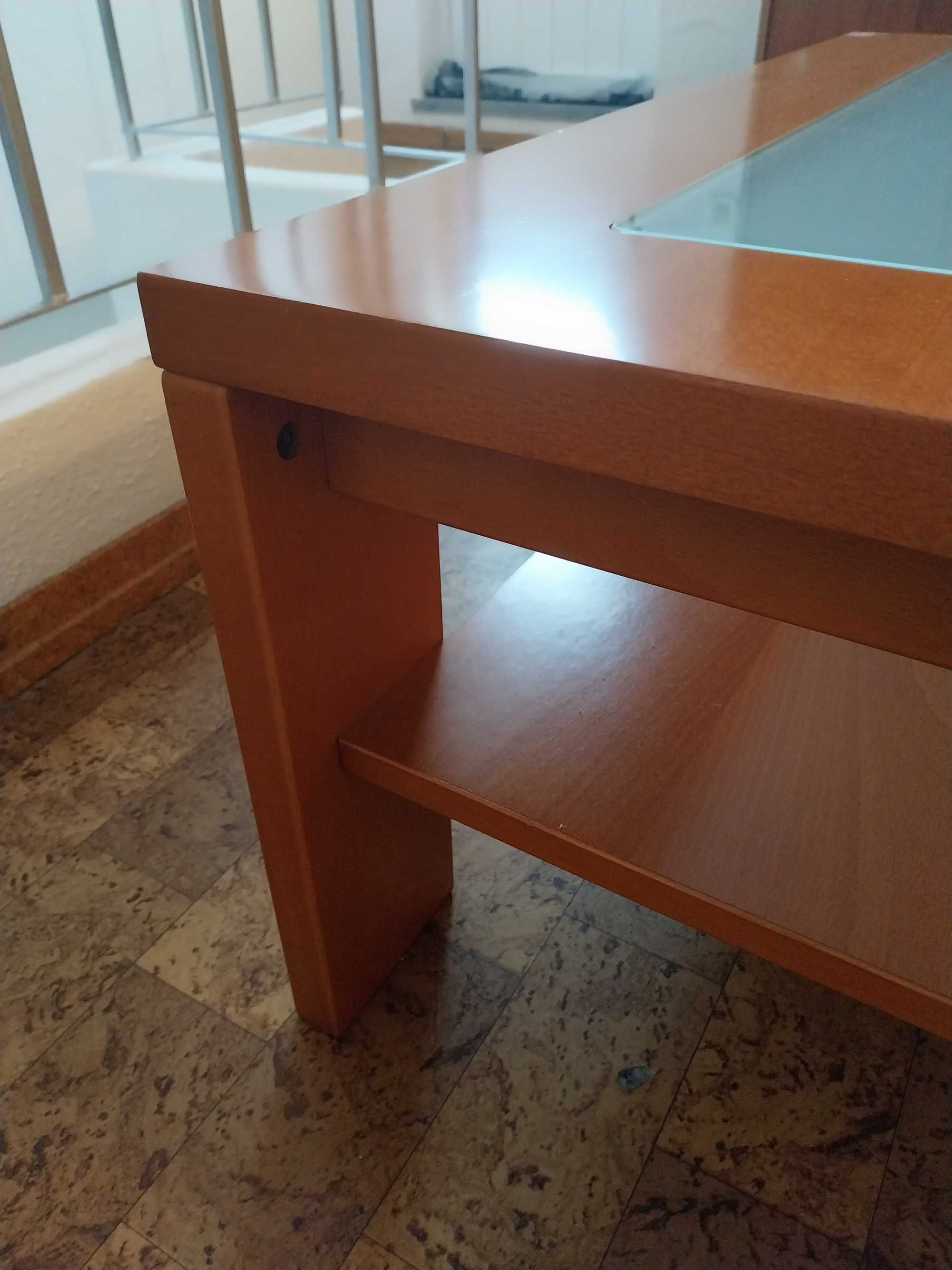 Mesa de Sala em bom estado,como nova