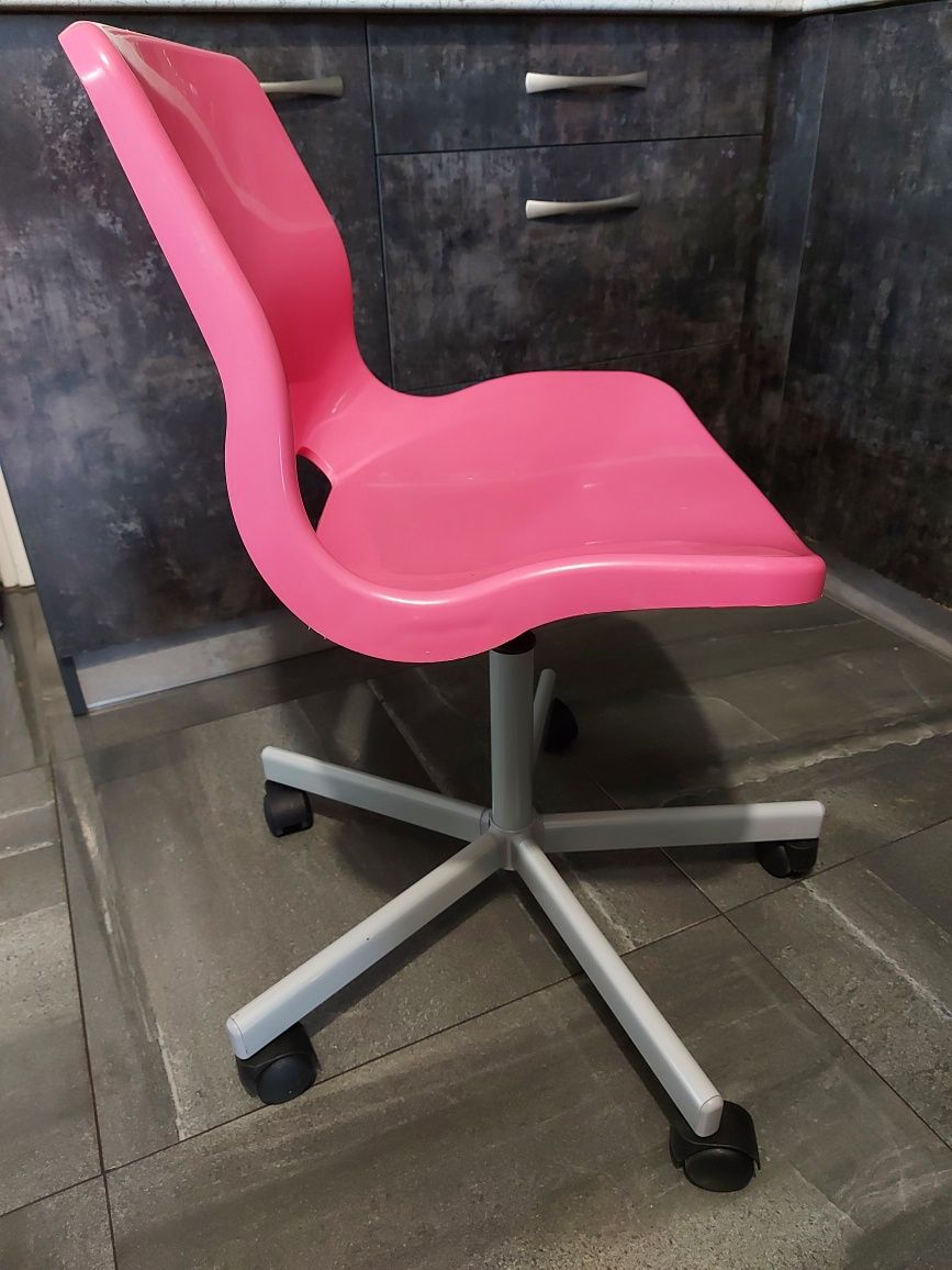 Ikea snille krzesło biurowe obrotowe różowe