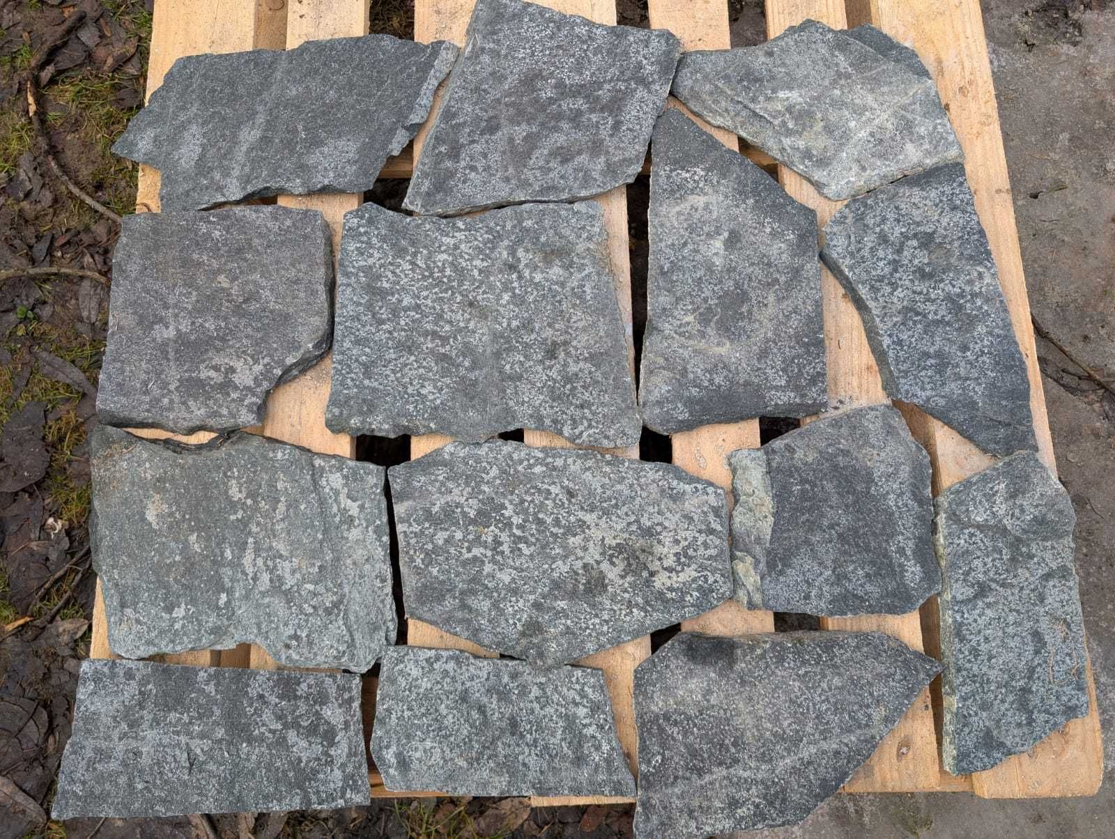 Kamień naturalny ciemny grafit, antracyt kamień chodnikowy elewacyjny