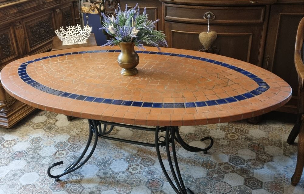 Stol z mozaikowa plyta