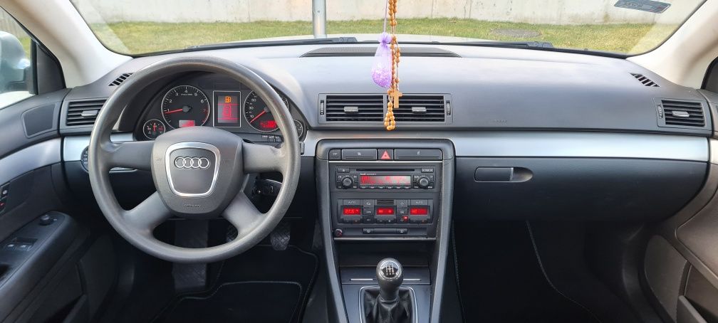Audi A4 B7  1.6 MPi Benzyna Nowy Rozrząd Mały przebieg