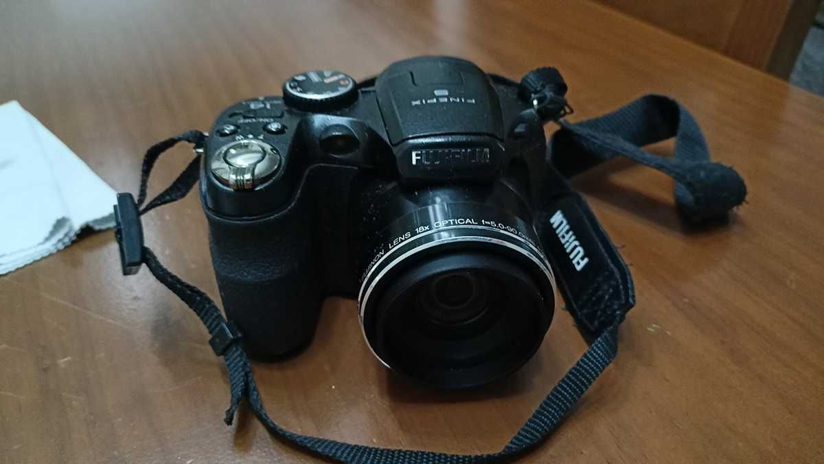 Fujifilm FinePix S8600 (16MP) - Bridge c/zoom de 36x