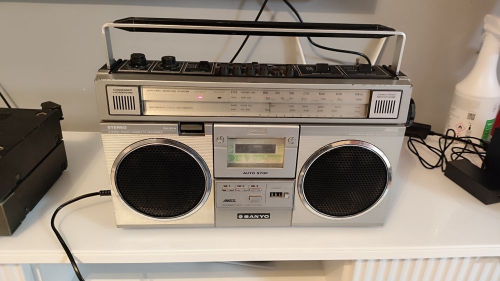 Sanyo M4200LU – klasyczny radiomagnetofon z lat 80 retro vintage prl