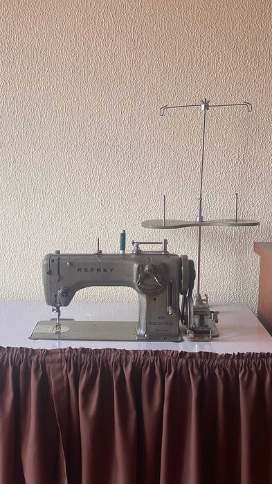 Máquina de Costura Industrial Refrey 430 – Usada em bom Estado