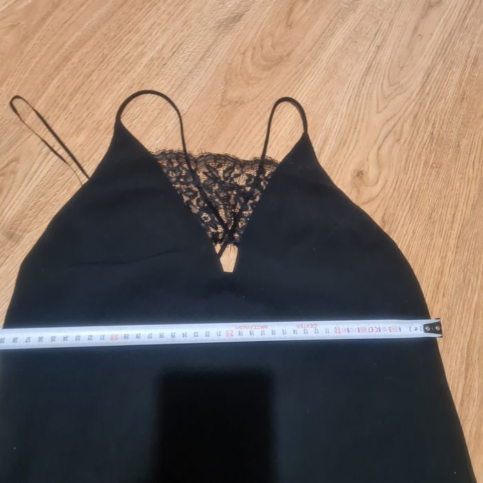 Top shop sukienka mała czarna na ramiączkach przeplatanych na plecach