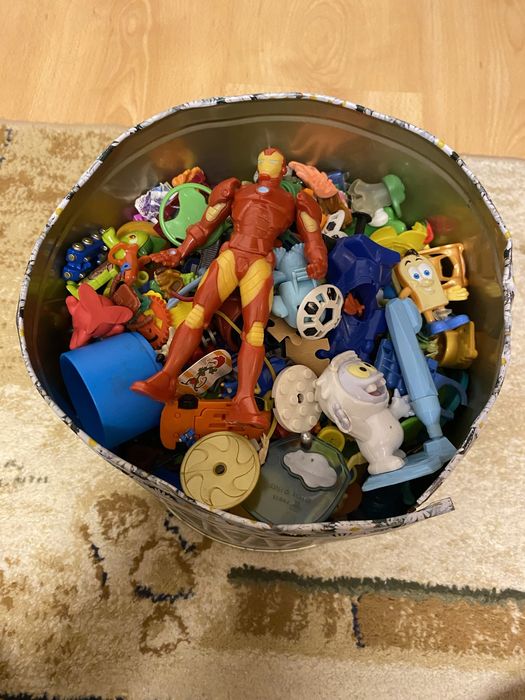 іграшки кіндер сюрприз