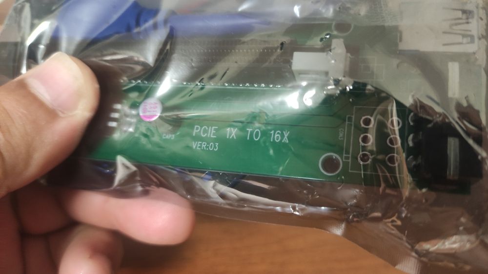 Адаптер для підключення двох відеокарт