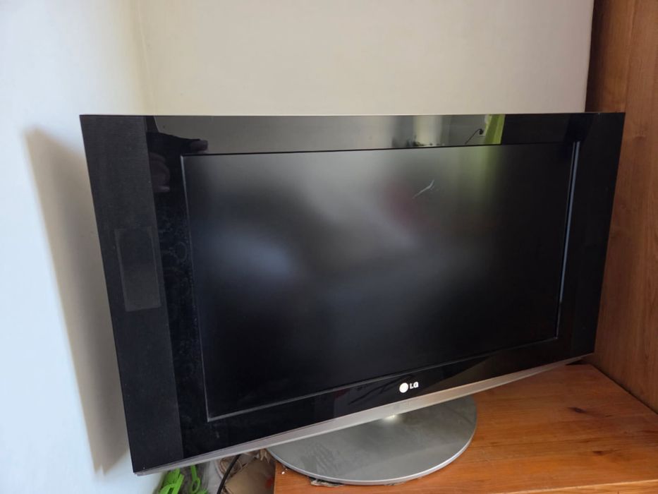 LG 32LX2R -ZE. 32cale