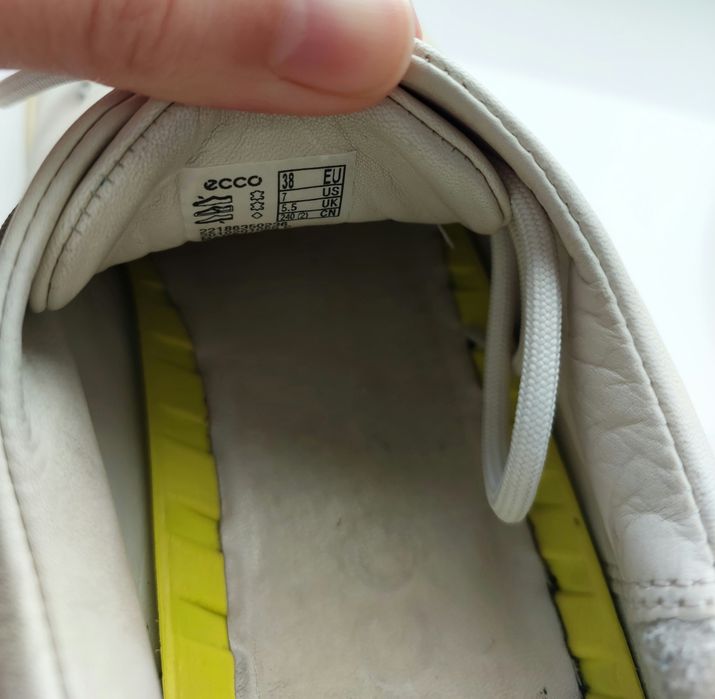 Женские кроссовки ессо