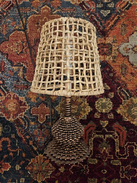 Lampa industrialna - loft z zębatek rowerowych I sprężyny